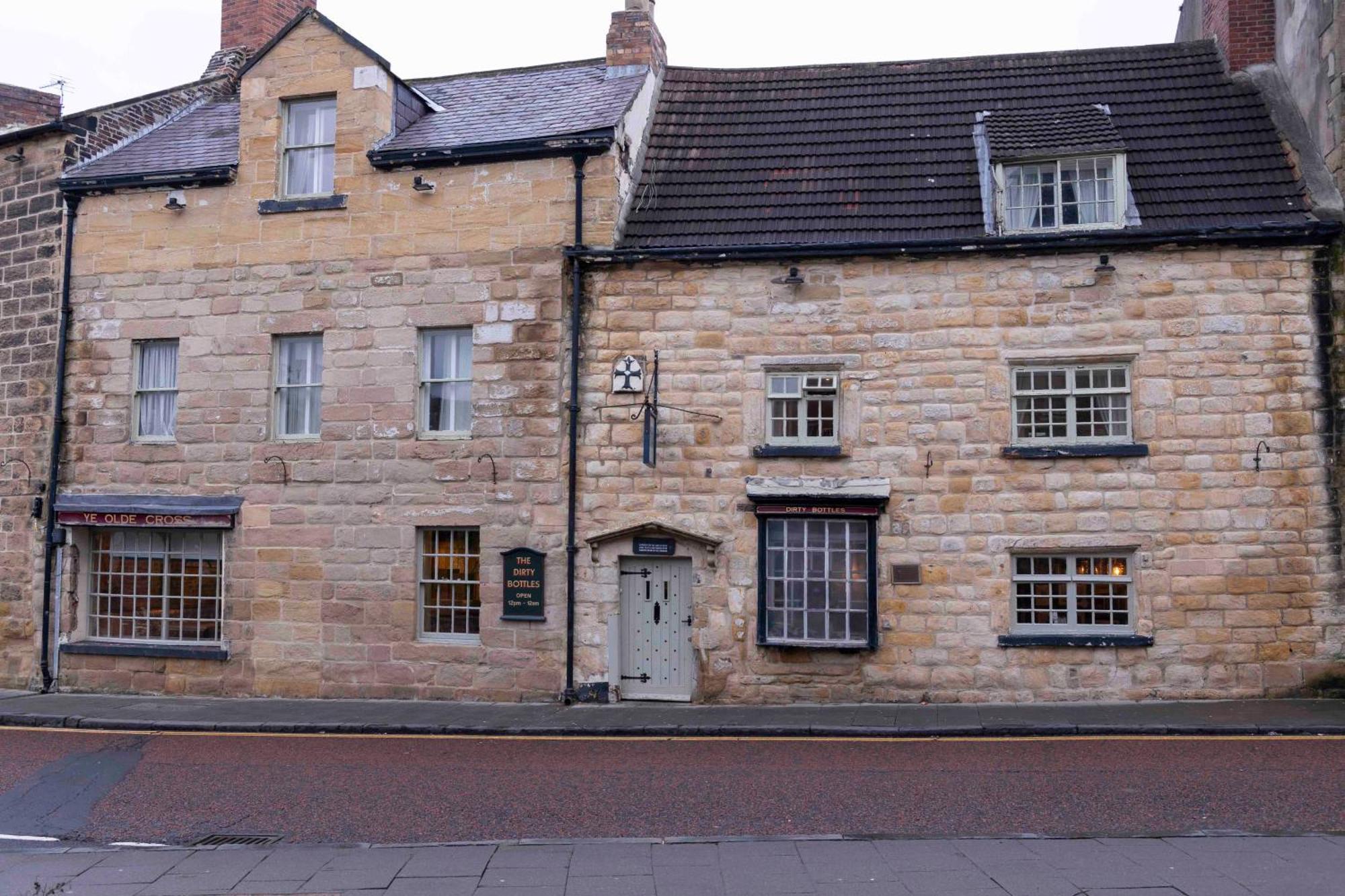 The Dirty Bottles Inn 4*