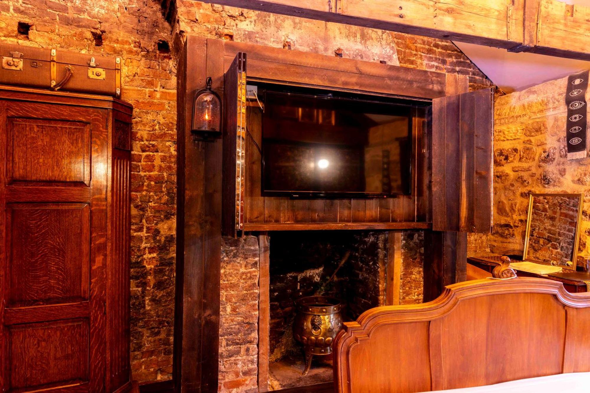 The Dirty Bottles 4* Alnwick