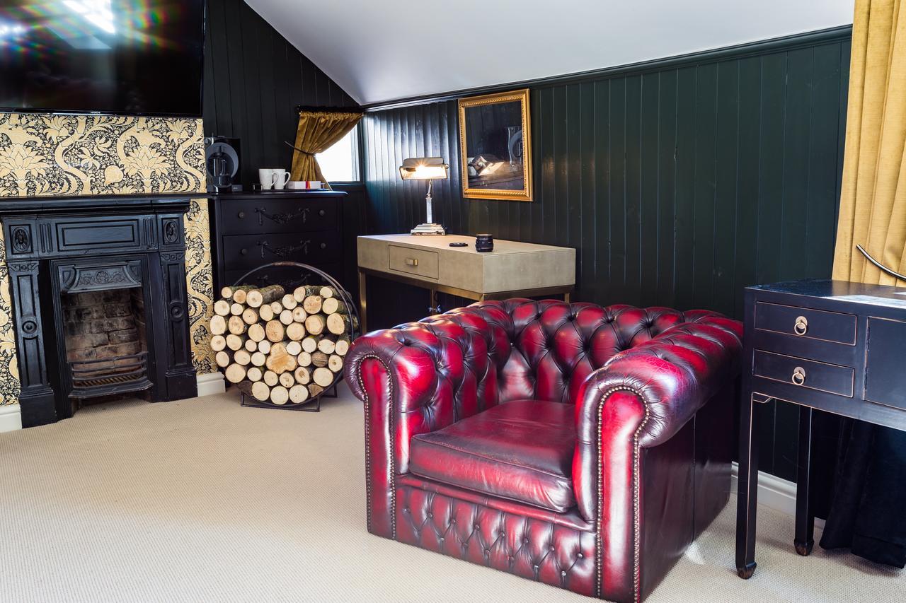 The Dirty Bottles Inn 4*