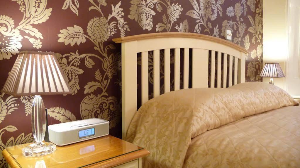 Tate House 4*