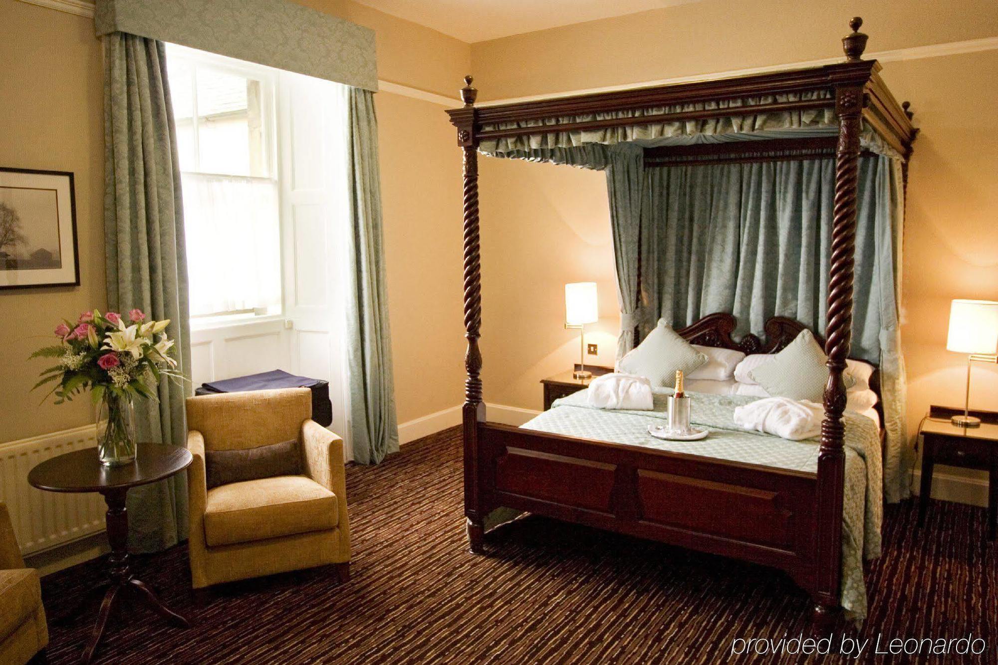 White Swan Hotel 3*